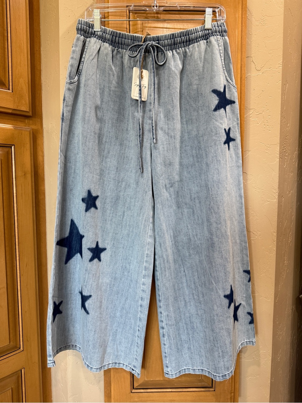 Sage + Fig Crop Wide Leg Light Wash Jeans with Navy Star Print - Women